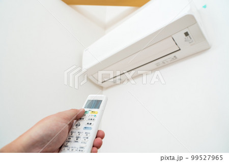 エアコンをつけるリモコン 99527965