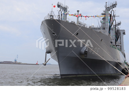 姫路港に停泊する海上自衛隊の補給艦ましゅう 姫路港に停泊する海上自衛隊の補給艦ましゅう 99528183