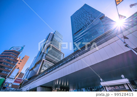 日本の東京都市景観　東京メトロ銀座線渋谷駅などを望む 99528415
