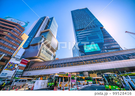 日本の東京都市景観　東京メトロ銀座線渋谷駅などを望む。側面に銀座線渋谷駅の文字がお目見え(画面左下） 99528416