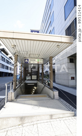 大阪メトロの堺筋線、中央線の堺筋本町駅（船場東）の7号出入口 99531414