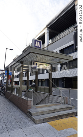大阪メトロ堺筋線、中央線の堺筋本町駅(船場東)の3号出入口 大阪メトロ堺筋線、中央線の堺筋本町駅(船場東)の3号出入口 99531502