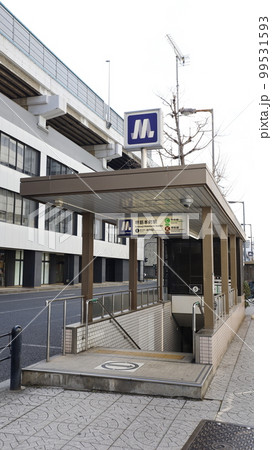 大阪メトロの堺筋本町駅（船場東）の5号出入口 99531593