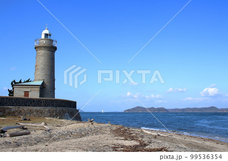 男木島灯台と備讃瀬戸　（香川県　高松市） 99536354