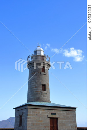 男木島灯台 流れる雲 (香川県 高松市) 男木島灯台 流れる雲 (香川県 高松市) 99536355