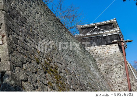 日本 愛媛県松山市の松山城の石垣 日本 愛媛県松山市の松山城の石垣 99536902