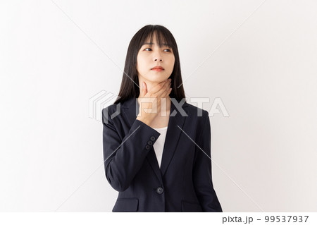 喉の痛み ビジネスウーマン ネガティブイメージ 喉の痛み ビジネスウーマン ネガティブイメージ 99537937