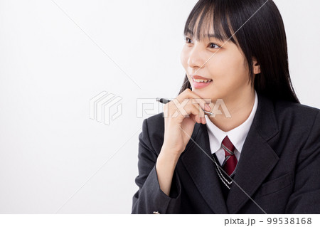 授業を真面目に受ける女子高生 授業を真面目に受ける女子高生 99538168