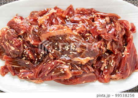 焼肉。牛肉ハラミたれ漬け。 99538256