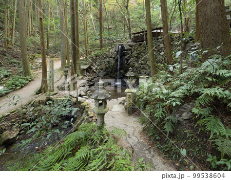 天の岩戸 禊滝(三重県志摩市磯部町) 天の岩戸 禊滝(三重県志摩市磯部町) 99538604