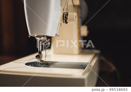 Vintage sewing machine 99538693