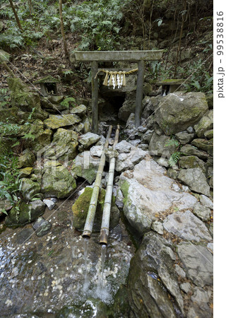 天の岩戸（恵利原の水穴）三重県志摩市磯部町 99538816