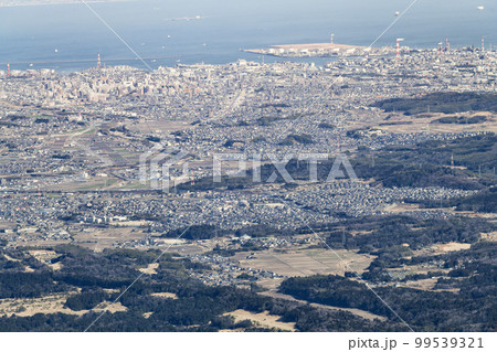 御在所岳見晴台より四日市、伊勢湾方面を望む 御在所岳見晴台より四日市、伊勢湾方面を望む 99539321