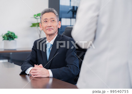 笑顔の会社役員 笑顔の会社役員 99540755