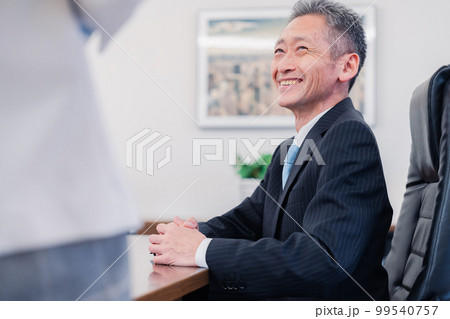 笑顔の会社役員 笑顔の会社役員 99540757