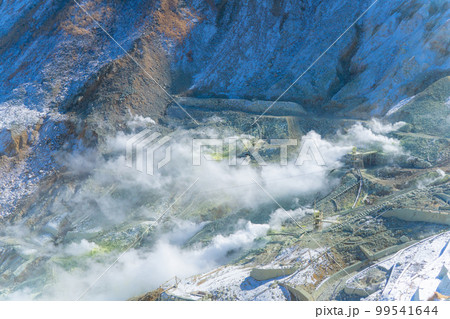 湯気が昇る風景　地熱　大涌谷 99541644