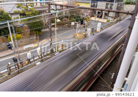 遮断中の踏切 遮断中の踏切 99543621