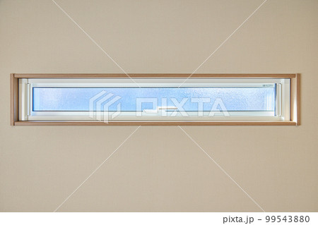 住宅の窓　景色　滑り出し窓 99543880