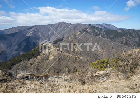 東丹沢三ノ塔山頂から【神奈川県】表尾根と塔ノ岳【冬】 99545585