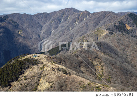 東丹沢三ノ塔山頂から【神奈川県】表尾根と塔ノ岳【冬】 99545591