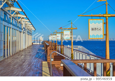 千葉県木更津市の海ほたるパーキングエリア展望デッキから川崎方面 千葉県木更津市の海ほたるパーキングエリア展望デッキから川崎方面 99546959