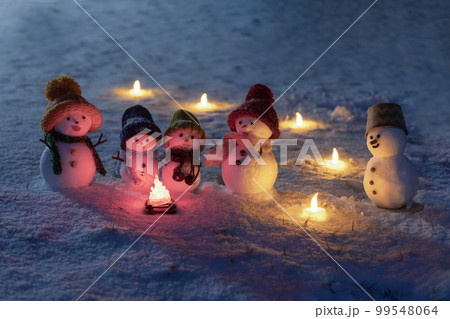 雪だるまファミリー 冬のキャンプファイヤー 雪だるまファミリー 冬のキャンプファイヤー 99548064
