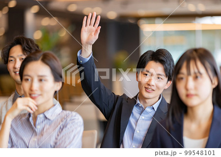 セミナー 講習会に参加する人々 セミナー 講習会に参加する人々 99548101