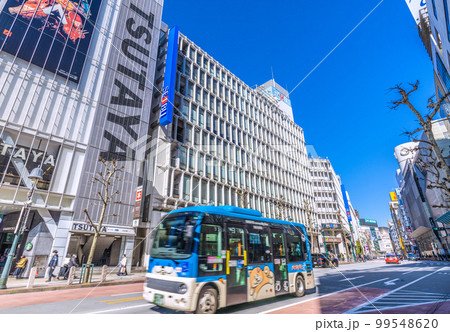 日本の東京都市景観 渋谷駅前の西武渋谷店や公園通りの街並みなどを望む 日本の東京都市景観 渋谷駅前の西武渋谷店や公園通りの街並みなどを望む 99548620