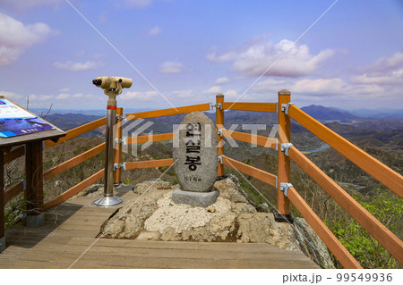 晴れ 登山 自然 99549936