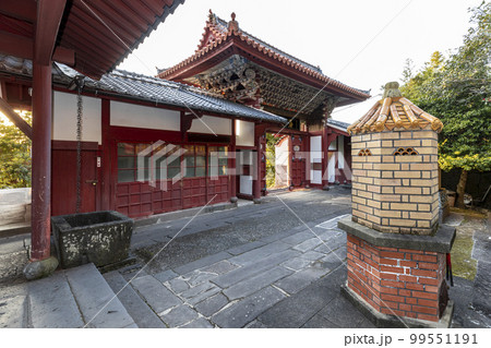 黄檗宗の寺院、崇福寺の金爐と第一峰門【長崎県長崎市】 黄檗宗の寺院、崇福寺の金爐と第一峰門【長崎県長崎市】 99551191