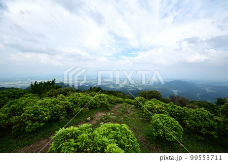 登山中に見える見晴らしの良い景色 登山中に見える見晴らしの良い景色 99553711