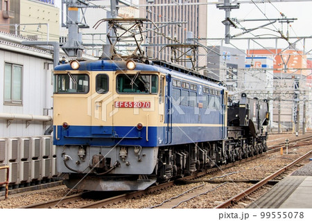 国鉄シキ800形貨車を牽引するEF65形電気機関車 99555078