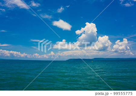Deep blue sea with sky cloud nature landscape Deep blue sea with sky cloud nature landscape 99555775