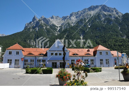 ドイツ、ミッテンヴァルト、ミッテンヴァルト駅、カーヴェンデル山 ドイツ、ミッテンヴァルト、ミッテンヴァルト駅、カーヴェンデル山 99557540