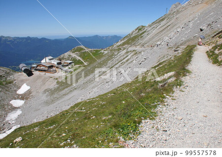 ドイツ、ミッテンヴァルト、カーヴェンデル山ロープウェイ山上駅、展望台 ドイツ、ミッテンヴァルト、カーヴェンデル山ロープウェイ山上駅、展望台 99557578