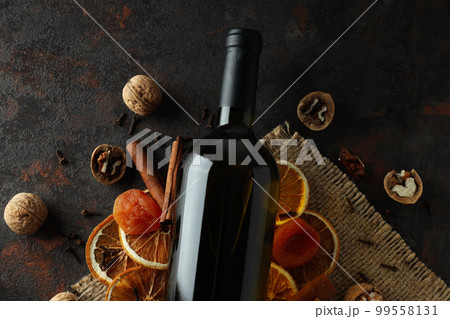 The concept of a delicious alcoholic drink - wine 99558131