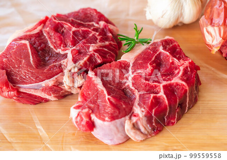 調理前の牛すじ肉 調理前の牛すじ肉 99559558