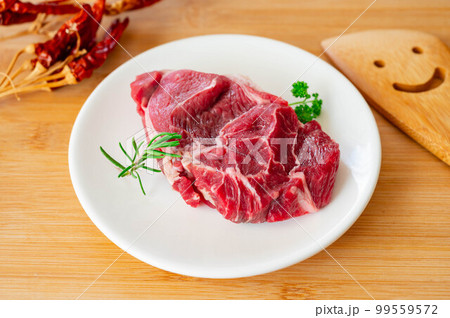 料理の食材　牛すね肉 99559572