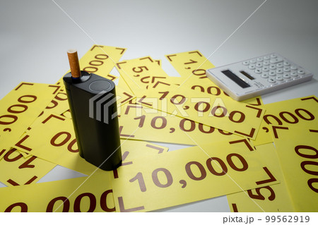 加熱式タバコとお金のイメージ 加熱式タバコとお金のイメージ 99562919