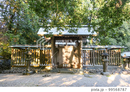 奈良・宇陀市 阿紀神社 神門・本殿 99568787