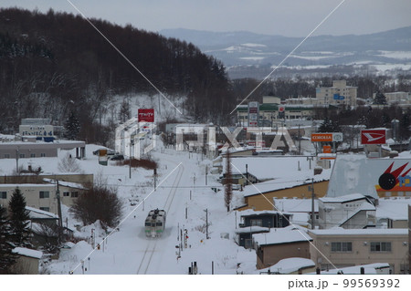 極寒の網走市内をゆく石北本線キハ40 99569392