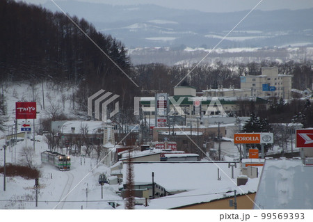 極寒の網走市内をゆく石北本線キハ40 極寒の網走市内をゆく石北本線キハ40 99569393