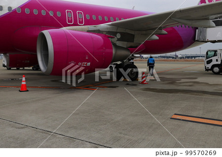 ジェット機のエンジン 99570269