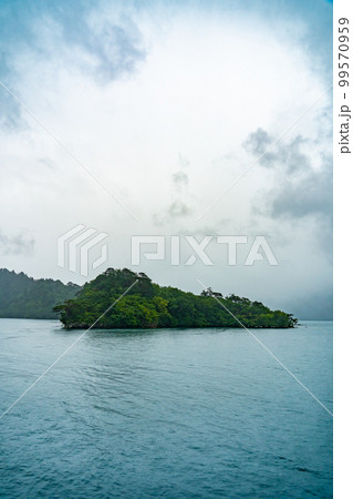 遊覧船で巡る十和田湖の景色(青森県) 遊覧船で巡る十和田湖の景色(青森県) 99570959