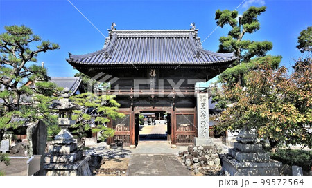 四国八十八箇所第48番札所・西林寺・山門(愛媛県松山市) 四国八十八箇所第48番札所・西林寺・山門(愛媛県松山市) 99572564