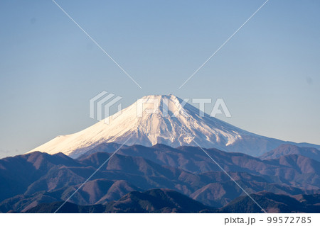 冬の陣馬山から見える富士山 冬の陣馬山から見える富士山 99572785