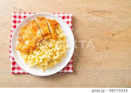 Mac and cheese with fried chicken Mac and cheese with fried chicken 99573033