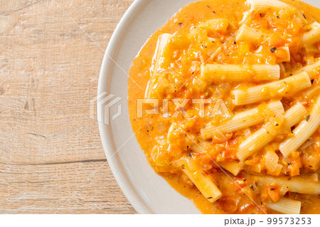 rigatoni penne pasta creamy tomato 99573253