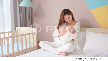 Mother breastfeeding her baby 99573490