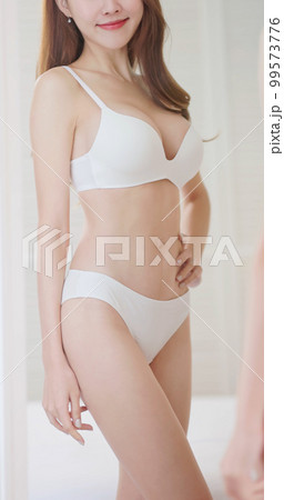 woman has good body shape 99573776